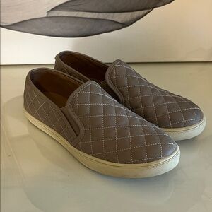 Steve Madden taupe slip ons